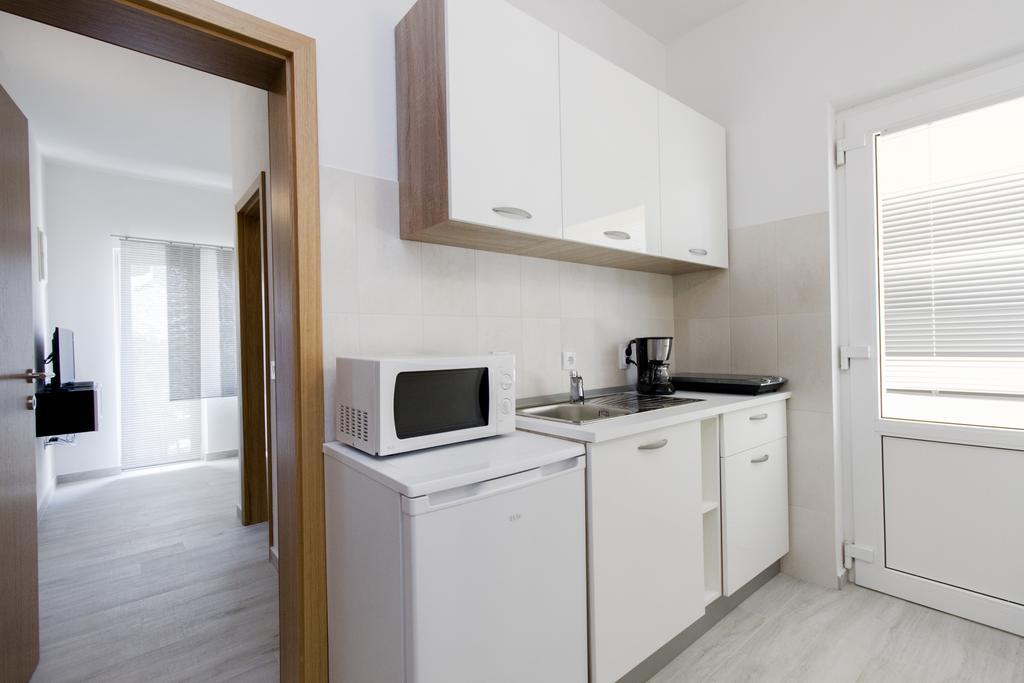 Apartments Zoran Pirovac Exteriör bild