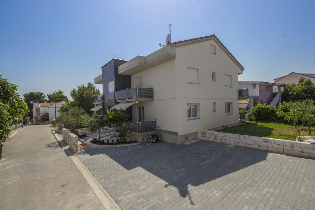 Apartments Zoran Pirovac Exteriör bild
