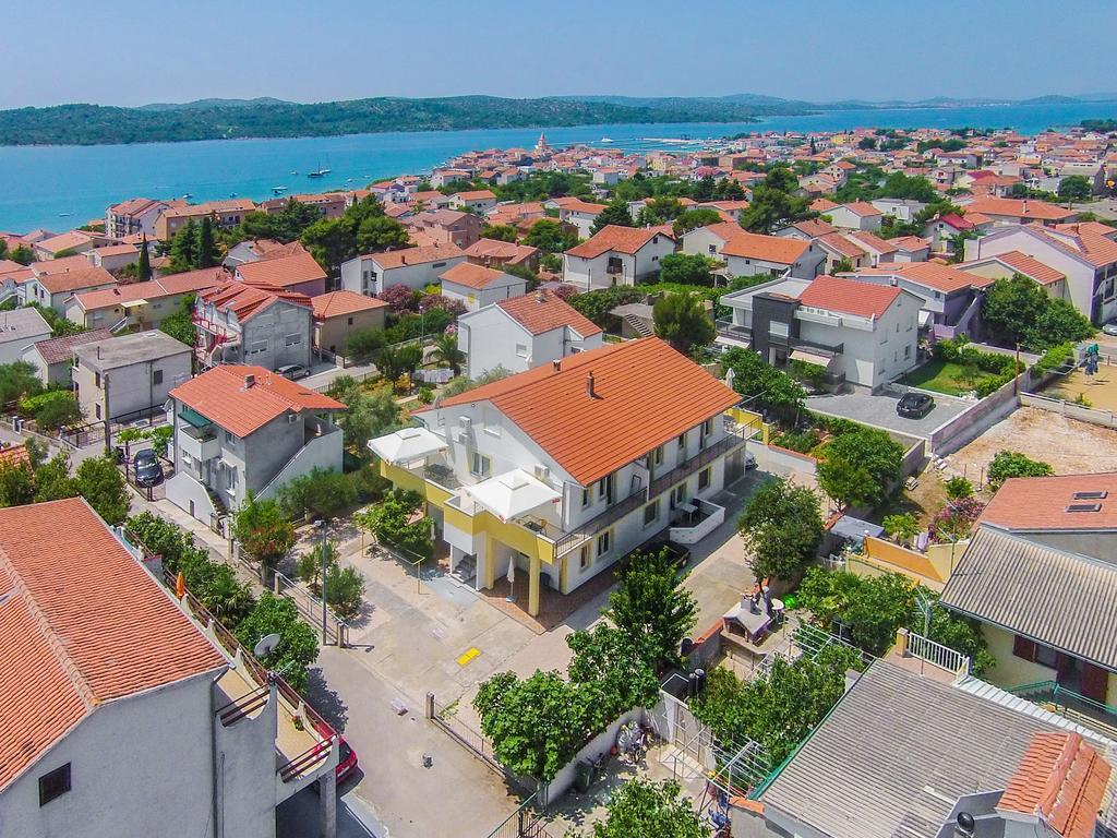 Apartments Zoran Pirovac Exteriör bild